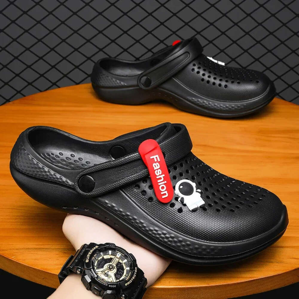 Outdoor New Beach Sandals Lightweight Soft Breathable EVA Mens Slippers Fashion Male Garden Men Clogs Couple Casual Shoes Ddmysaturn