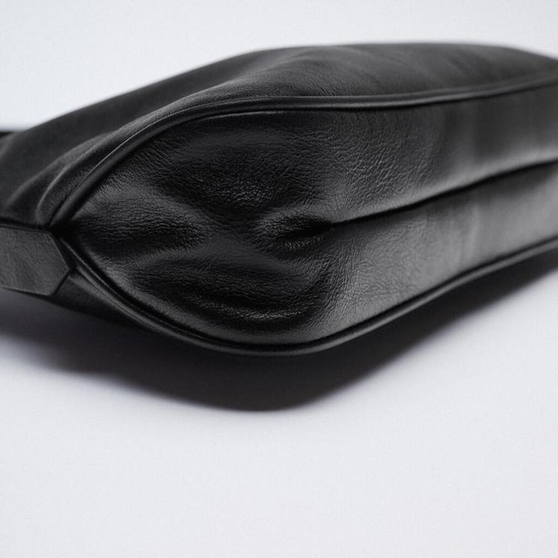 New niche law stick underarm bag black leather high-end feel 100 pairs of bills of lading shoulder bag essential for commuting