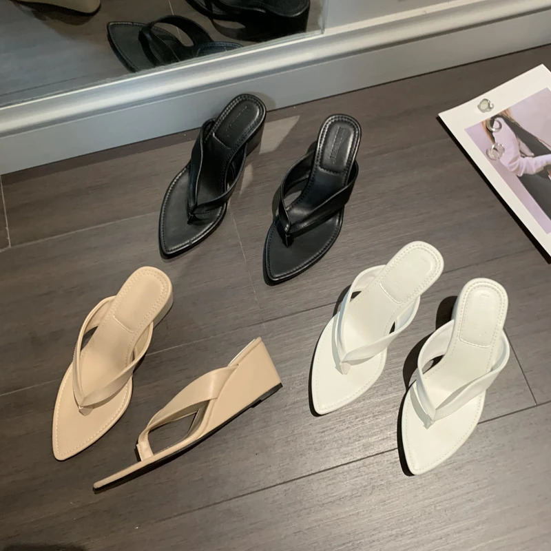 Summer Womens Slide Fashion Narrow Band Slide High Weight Heel Slide Outdoor Beach Slide Flip Shoes Holiday Shoes 240606