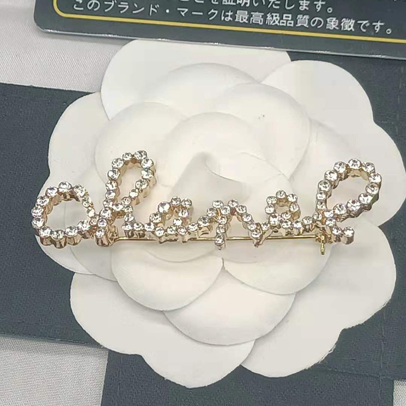 Designer Classic personality Brooch Fashion Women Letters Pendant Brooches Suit Pin Jewelry Clothing Decoration Accessories