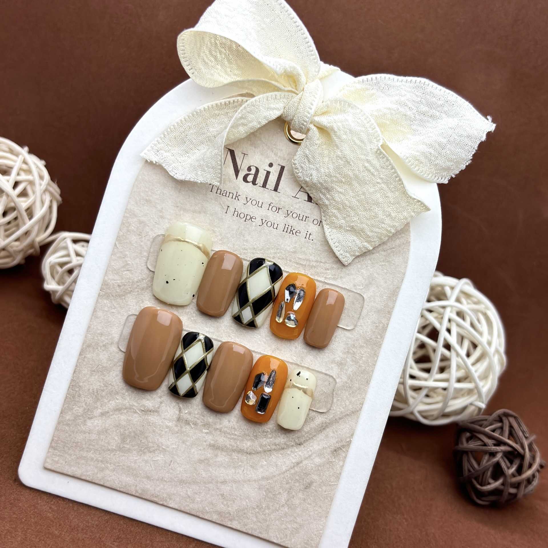 Girls False Nails Chessboard plaid handmade wearing armor hand drawn broken diamonds minimalist medium length handmade phototherapy nail patches strai