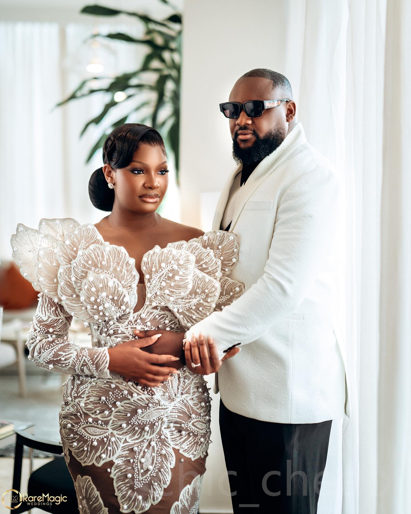 2024 Arabic Aso Ebi Plus Size Illusion Ivory Wedding Dress Pearls Florals Vintage Sexy Bridal Gowns Dresses ZJ206