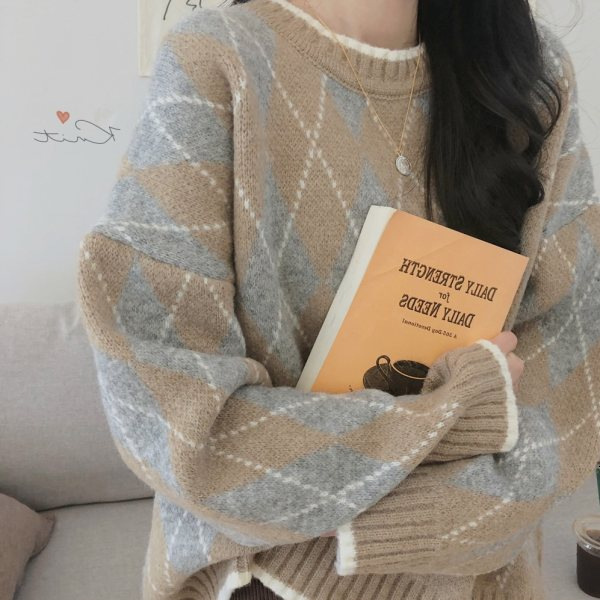 Autumn and Winter 2023 New Fashion Lingplaid Knitted Bottom Shirt Long sleeved Outerwear Female Student Sweater 221007