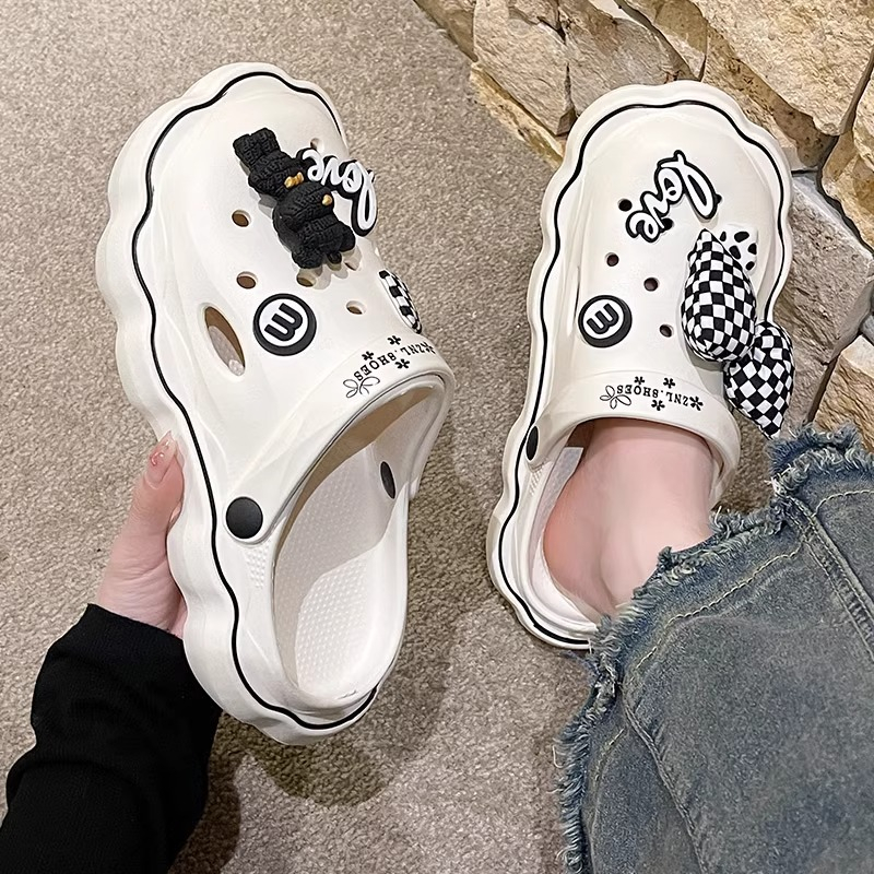 Thick Sole New Outwear Summer Comfortable Odor Resistant Anti slip Baotou Beach Sandals and Slippers EVA Womens Hole Shoes Free Shipping Lhshoe