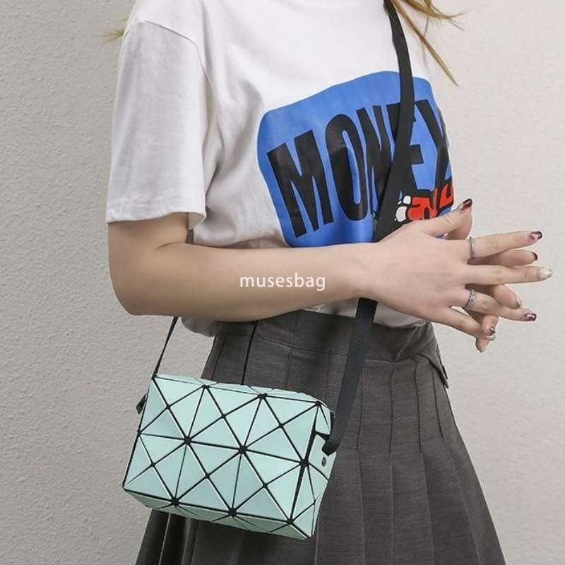 Designer Fashion Women High end One Shoulder Crossbody Small Square with Dia Grid Cupid Retro Classic Geometry Mini Phone Bag 4