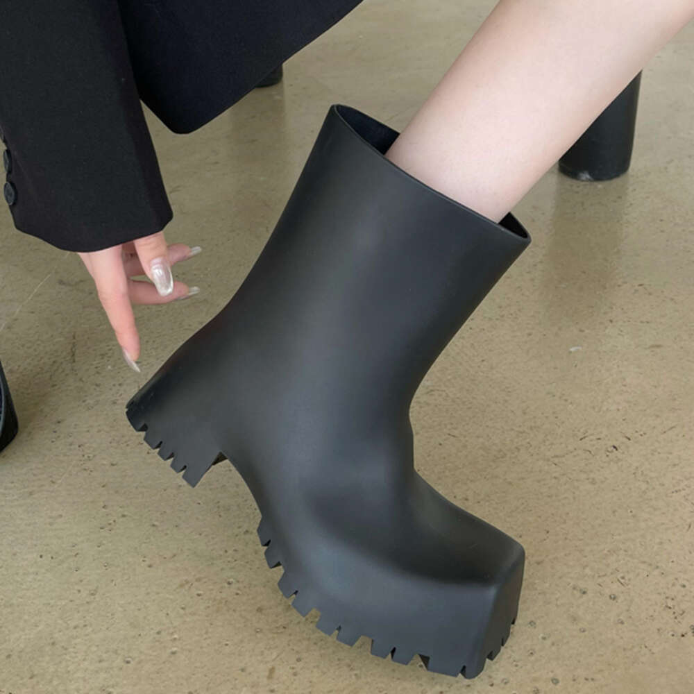 New 2023 Rainboots Slip-On Ankle Fashion Platform Short Shoes Non-Slip Waterproof Boots For Women Rain Booties 241109