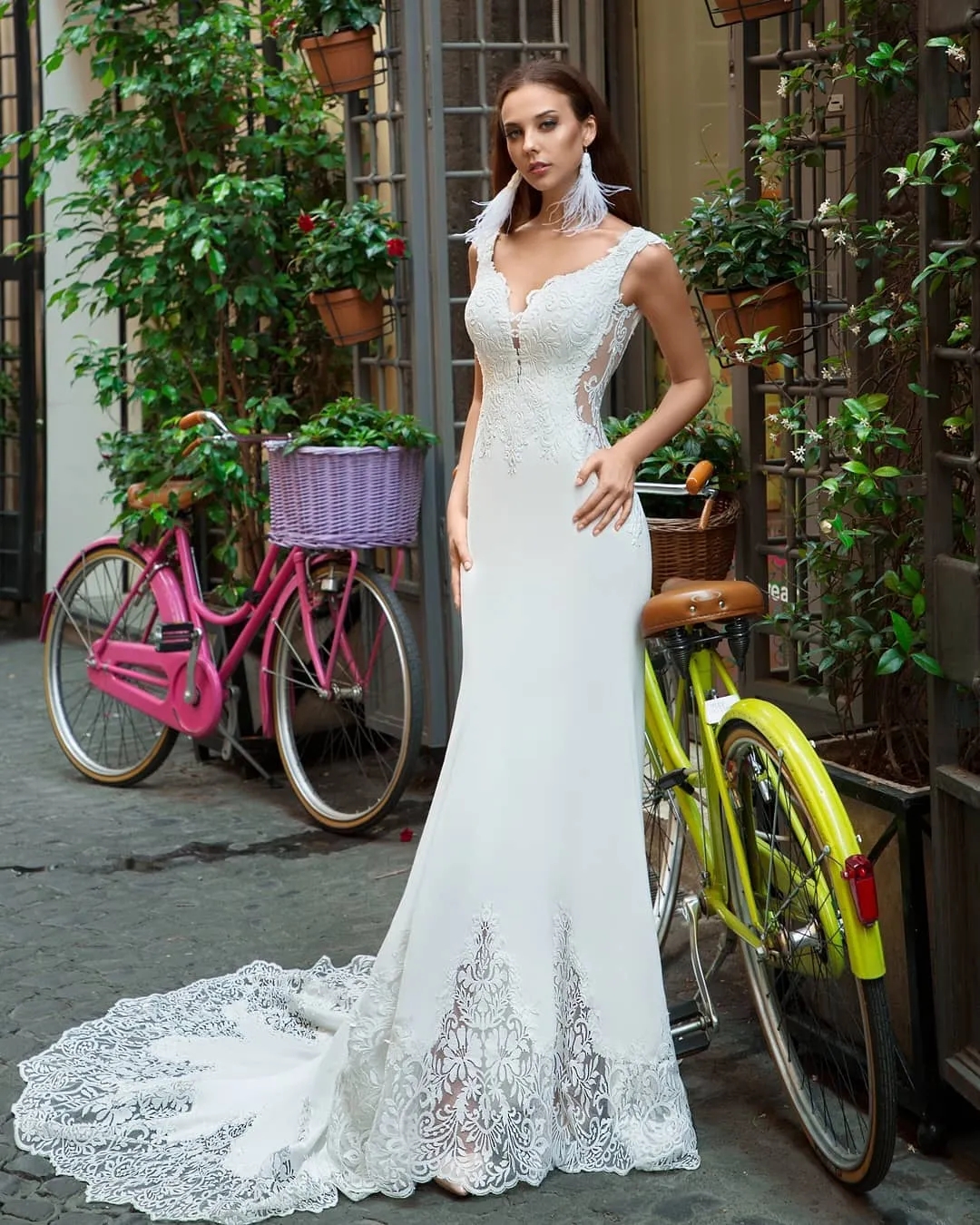 Elegant Mermaid Lace Backless Wedding Dresses Sheer Plunging Neck Appliqued Bridal Gowns Sweep Train Satin Trumpet 6660312