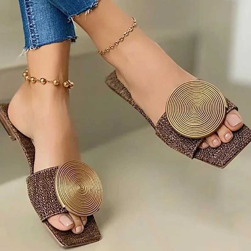 2024 New Woman Summer Flat Sandals Plus Size Round Buckle Solid Flats Female Casual Slippers Ladies Women Fashion Beach ShoesL464