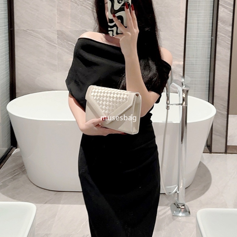 Designer Women's High Quality Women's Leather Dinner Bag Celebrity Style Diamond Plaid Flap Handheld Simple Dress Bag Banquet Handbag