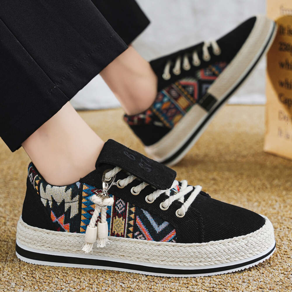2024 New Fashion Canvas Shoes for Custom Embroidery Flip tongue Lightweight Casual Men walking shoes