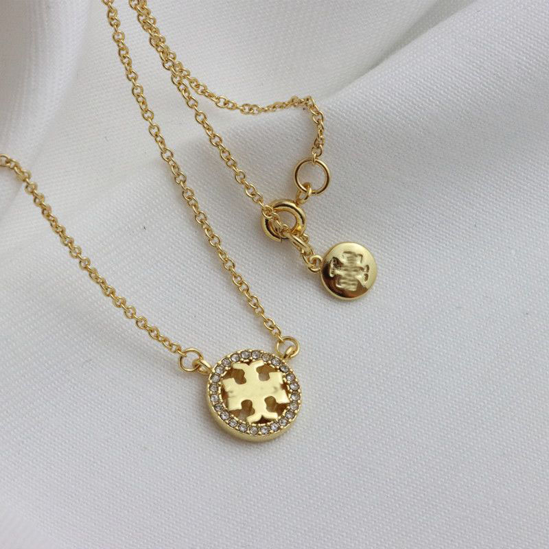 Designer necklace Circular hollowed out letter pendant necklace with sparkling diamond inlay super flash plated 18K gold necklace Ins designer jewelry fine gift