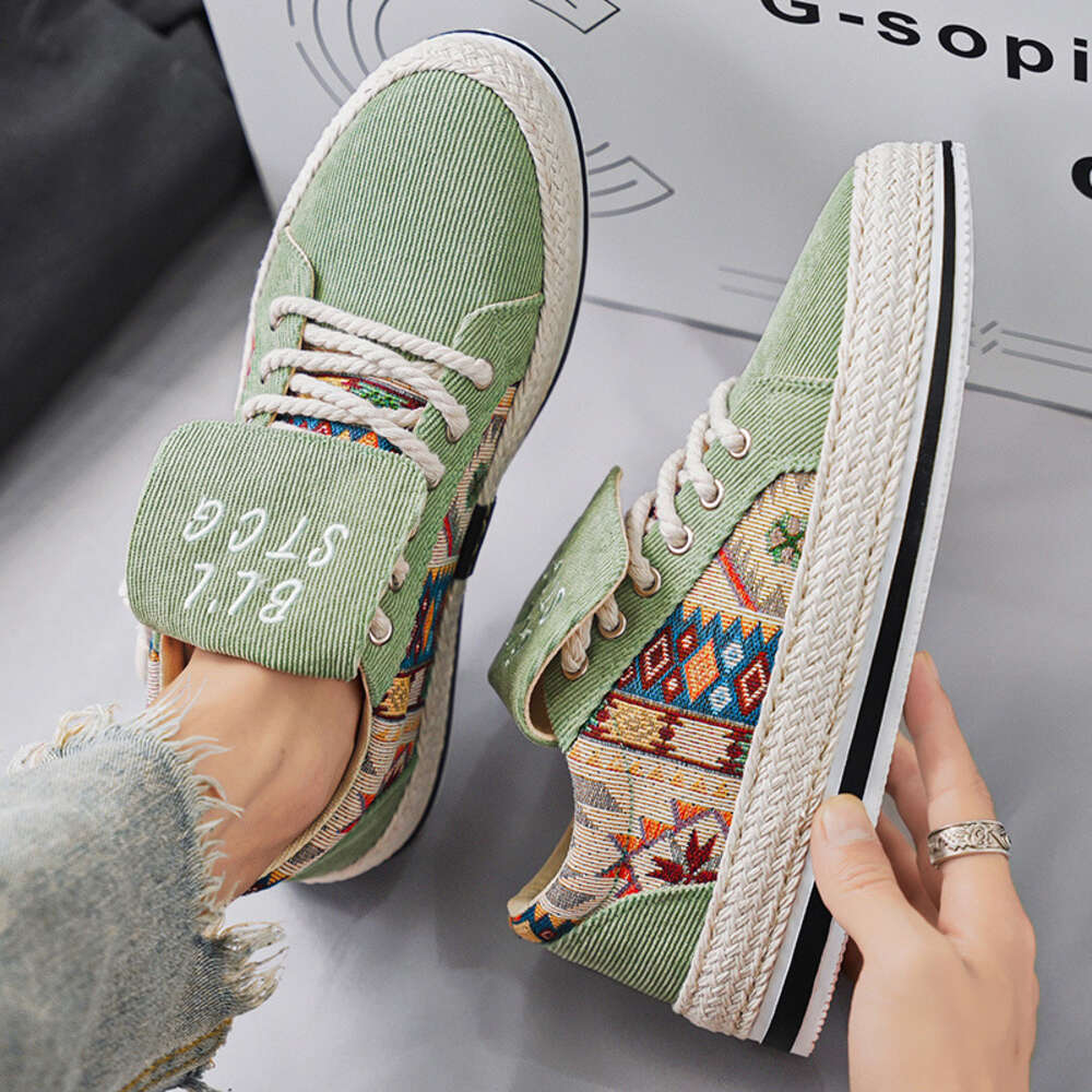 2024 New Fashion Canvas Shoes for Custom Embroidery Flip tongue Lightweight Casual Men walking shoes