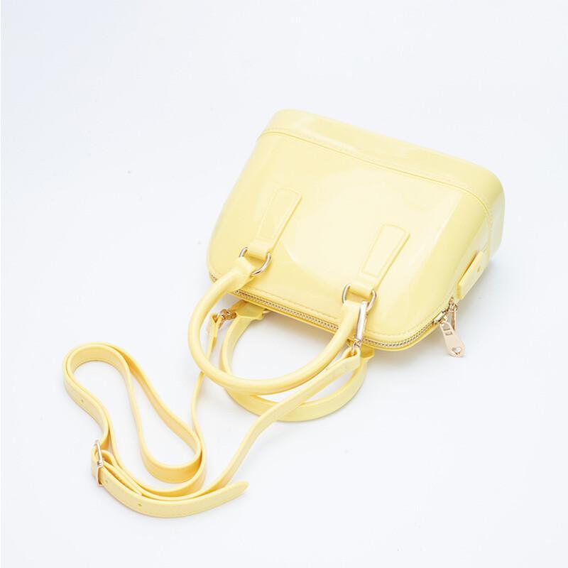 Advanced Fashion Design PVC Jelly Bag New Versatile Zipper Crossbody Bag Women's Commuting Portable Shell Shoulder Bag