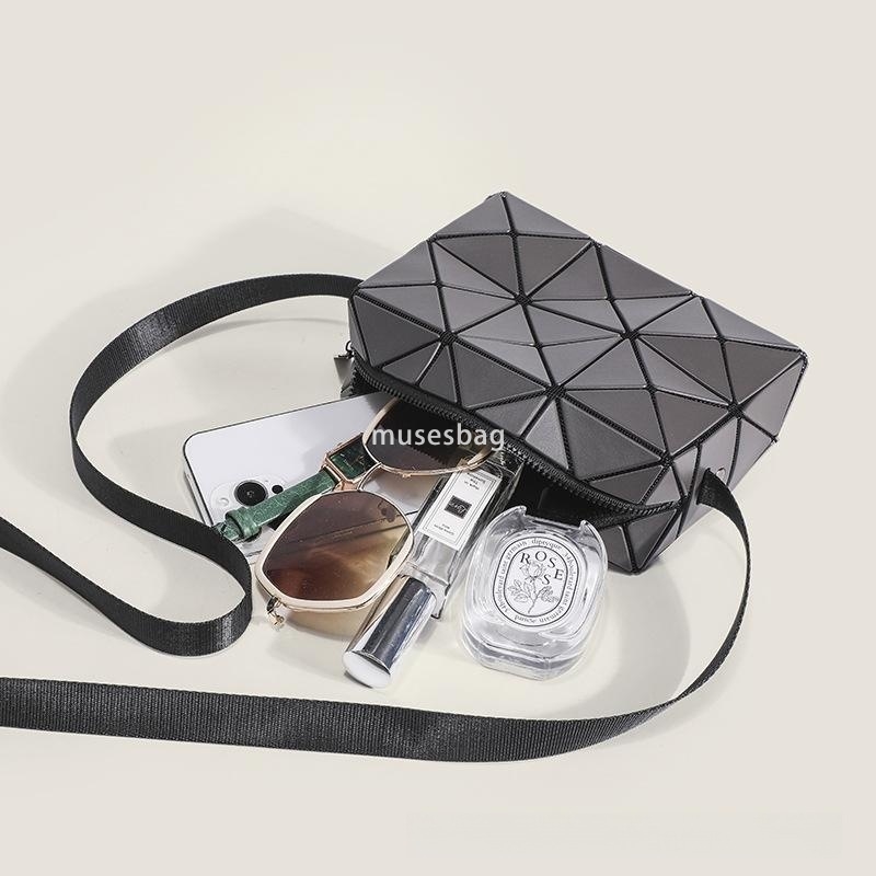 Designer Fashion Women High end One Shoulder Crossbody Small Square with Dia Grid Cupid Retro Classic Geometry Mini Phone Bag 4