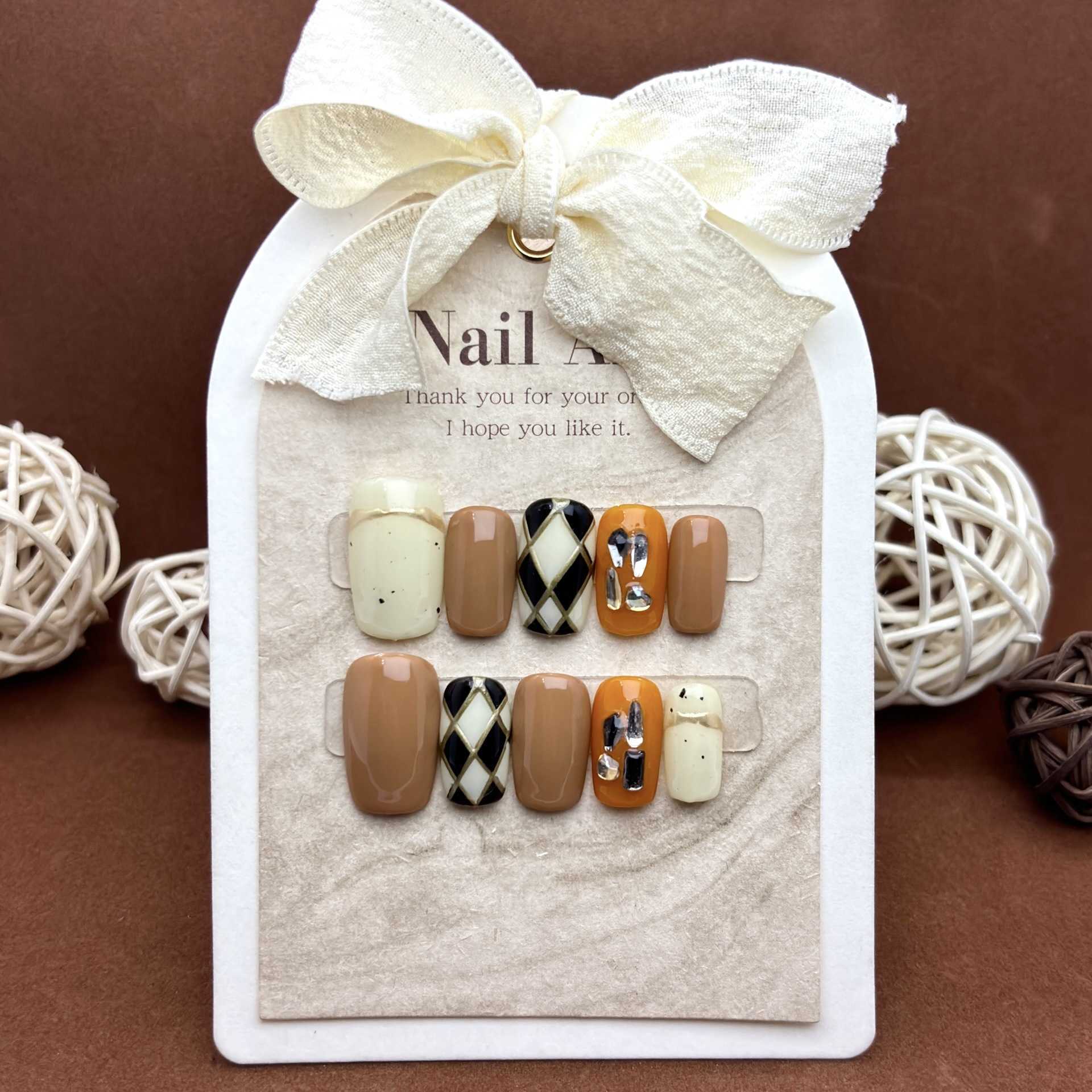 Girls False Nails Chessboard plaid handmade wearing armor hand drawn broken diamonds minimalist medium length handmade phototherapy nail patches strai