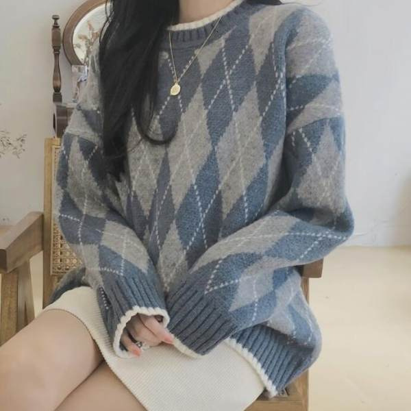 Autumn and Winter 2023 New Fashion Lingplaid Knitted Bottom Shirt Long sleeved Outerwear Female Student Sweater 221007