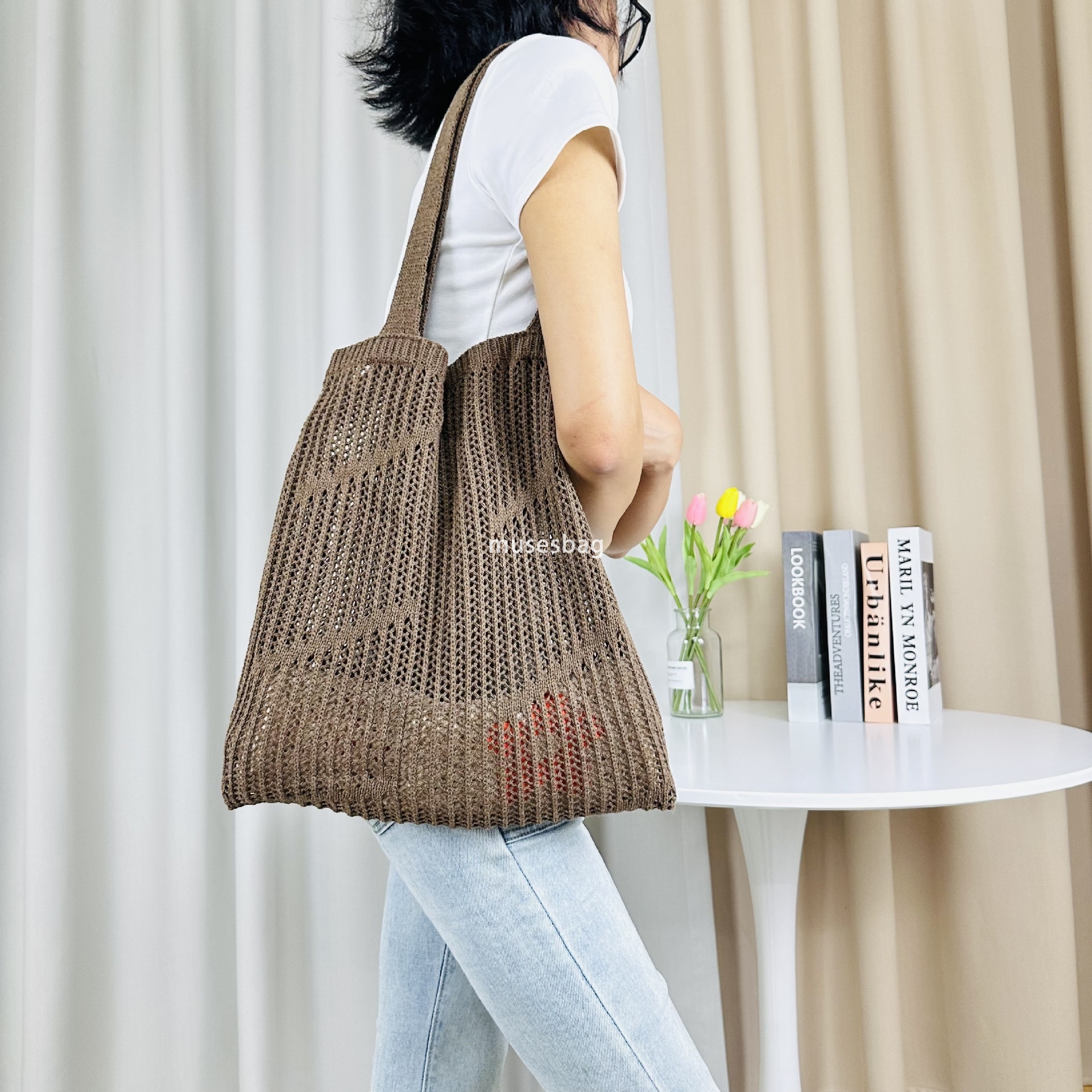 New minimalist and stylish portable bag knitted bag hollowed out bag single shoulder bag large capacity tote bag beach bag women's bag trend
