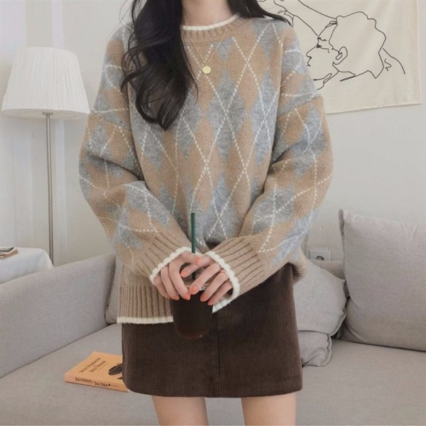 Autumn and Winter 2023 New Fashion Lingplaid Knitted Bottom Shirt Long sleeved Outerwear Female Student Sweater 221007