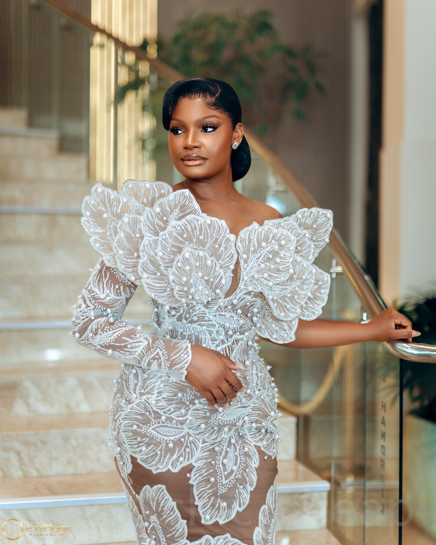 2024 Arabic Aso Ebi Plus Size Illusion Ivory Wedding Dress Pearls Florals Vintage Sexy Bridal Gowns Dresses ZJ206