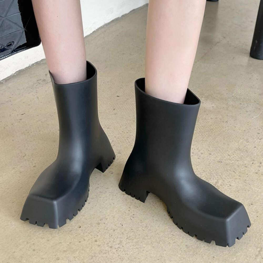 New 2023 Rainboots Slip-On Ankle Fashion Platform Short Shoes Non-Slip Waterproof Boots For Women Rain Booties 241109