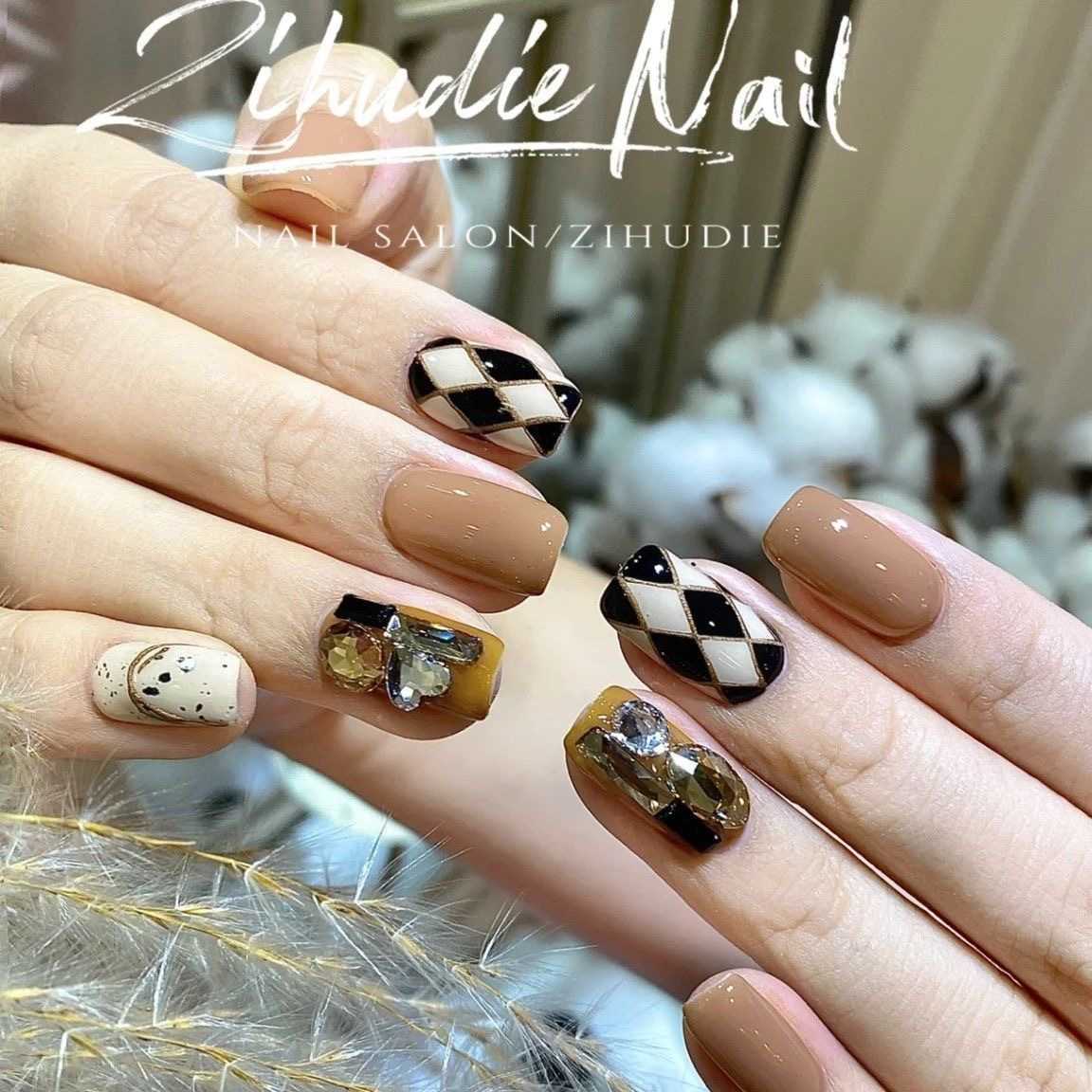 Girls False Nails Chessboard plaid handmade wearing armor hand drawn broken diamonds minimalist medium length handmade phototherapy nail patches strai