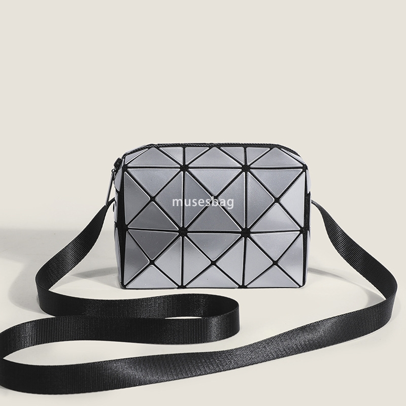 Designer Fashion Women High end One Shoulder Crossbody Small Square with Dia Grid Cupid Retro Classic Geometry Mini Phone Bag 4