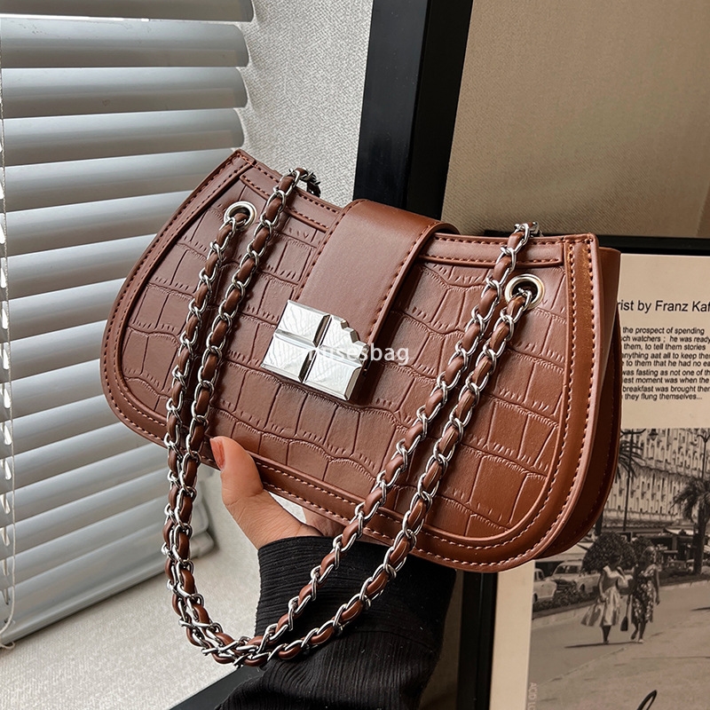 High quality handbag for women summer new niche design chain crossbody bag for women commuting single shoulder underarm bag