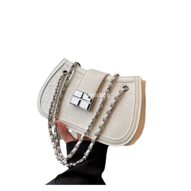 High quality handbag for women summer new niche design chain crossbody bag for women commuting single shoulder underarm bag