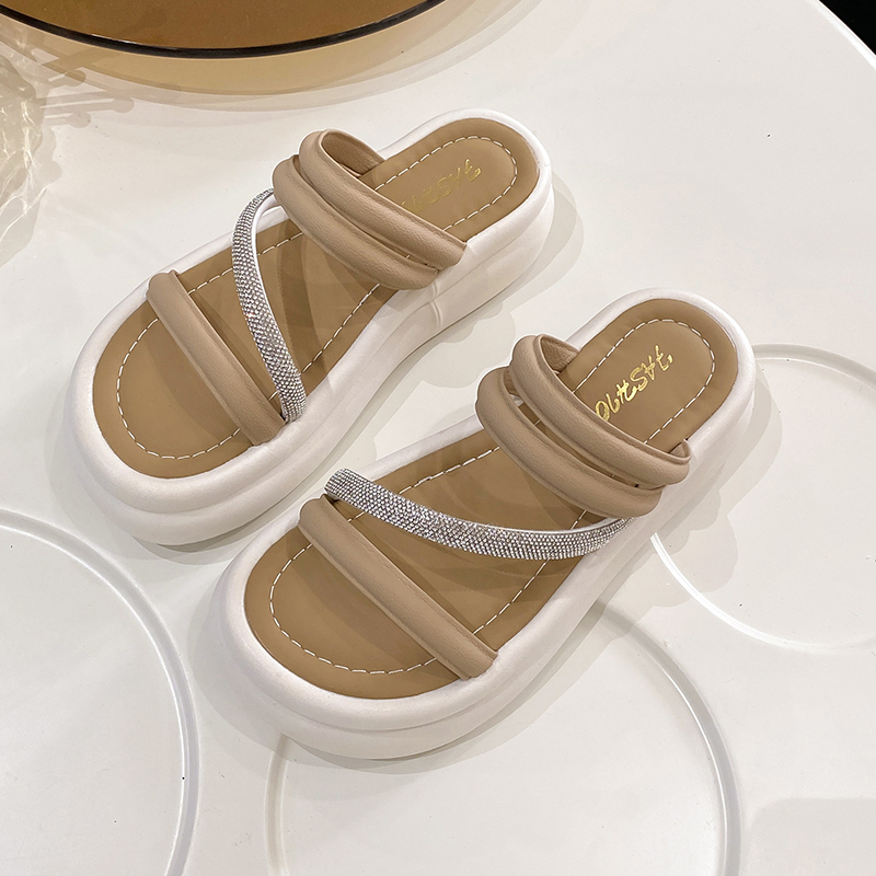 Designer New Women s Fashion Trend Anti slip Wear resistant Comfortable New Soft Sole Flat Outdoor Beach Sandals Indoor Slippers