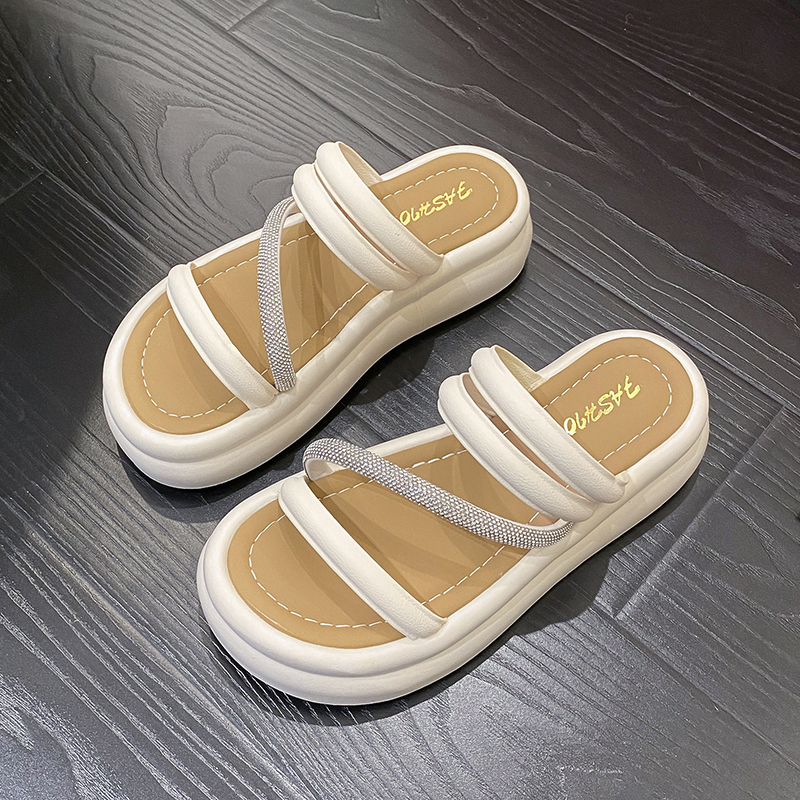 Designer New Women s Fashion Trend Anti slip Wear resistant Comfortable New Soft Sole Flat Outdoor Beach Sandals Indoor Slippers