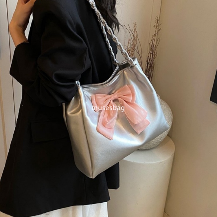 Tote Bag Summer New Single Shoulder Bag Fashionable Commuter Fashion Bow Cute Small and Unique Design High end Feeling Bag