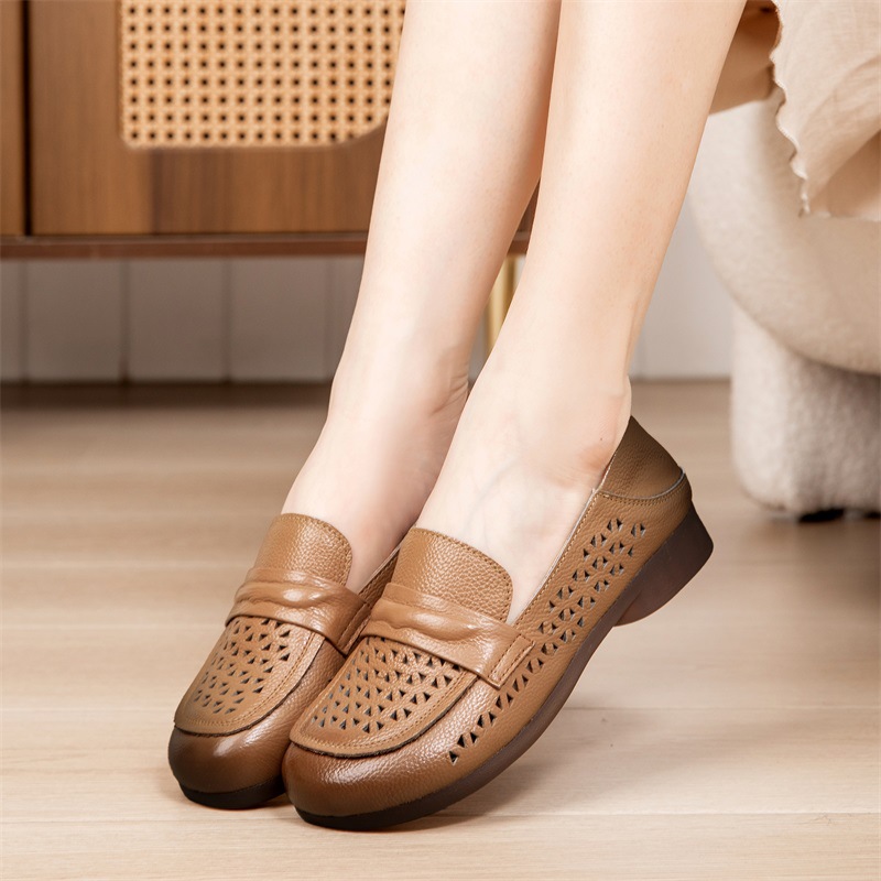 New Breathable Fashion Summer Versatile Hollow Comfortable Anti slip Hole for Middle and Elderly Womens Shoes Flat Sandals Free of Shipping Lhshoe Sal