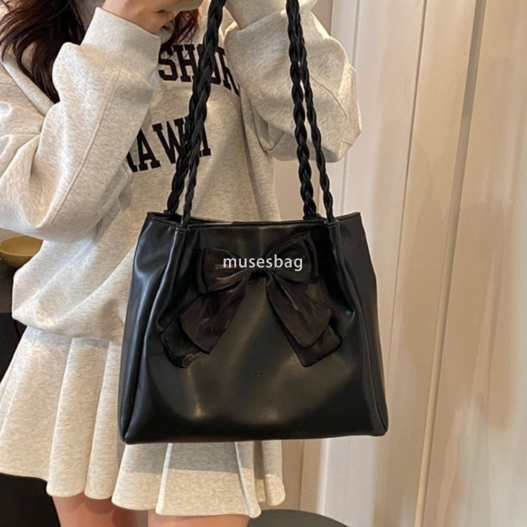 Tote Bag Summer New Single Shoulder Bag Fashionable Commuter Fashion Bow Cute Small and Unique Design High end Feeling Bag