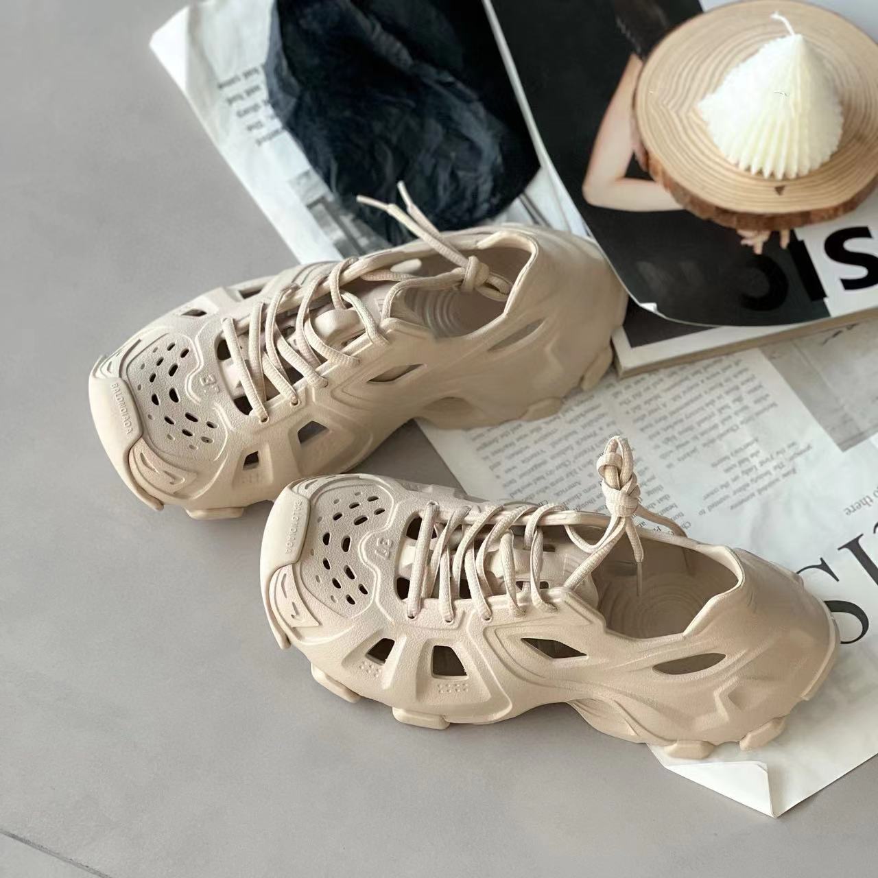 slip 2024 Summer New Comfortable Anti odor Hollow Fashion Womens Hole Shoes Soft Thick Sole Sports Sandals Free of Shipping Lhshoe