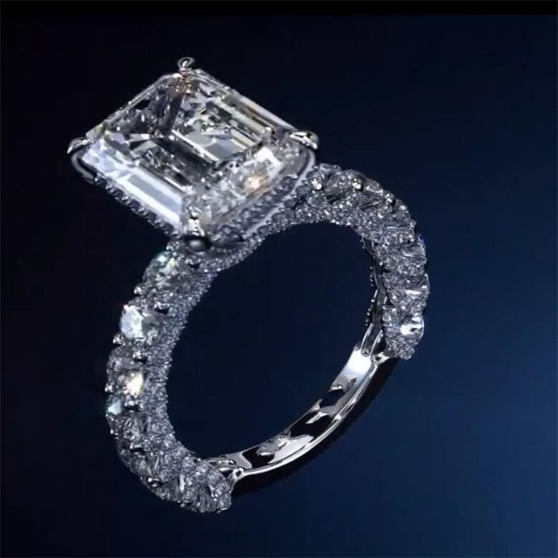 2024 Gorgeous Luxury Jewelry Wedding Rings 925 Sterling Silver Emerlad Cut Lab Moissanite Diamond Party Eternity Elegant Women Engagement Band Ring Gi