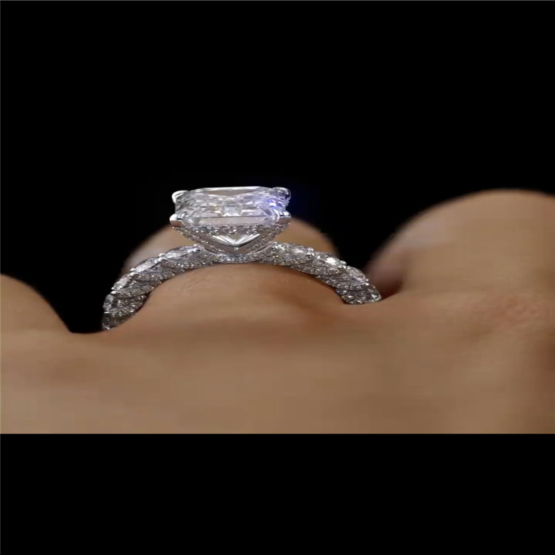 2024 Gorgeous Luxury Jewelry Wedding Rings 925 Sterling Silver Emerlad Cut Lab Moissanite Diamond Party Eternity Elegant Women Engagement Band Ring Gi