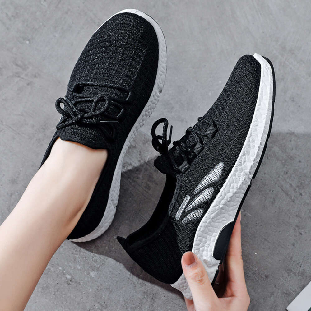 Sports for women in spring/summer 2024, new mother's women's casual walking shoes, running and flying weaving shoes ddmythur