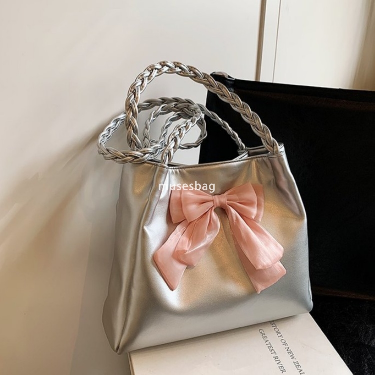 Tote Bag Summer New Single Shoulder Bag Fashionable Commuter Fashion Bow Cute Small and Unique Design High end Feeling Bag