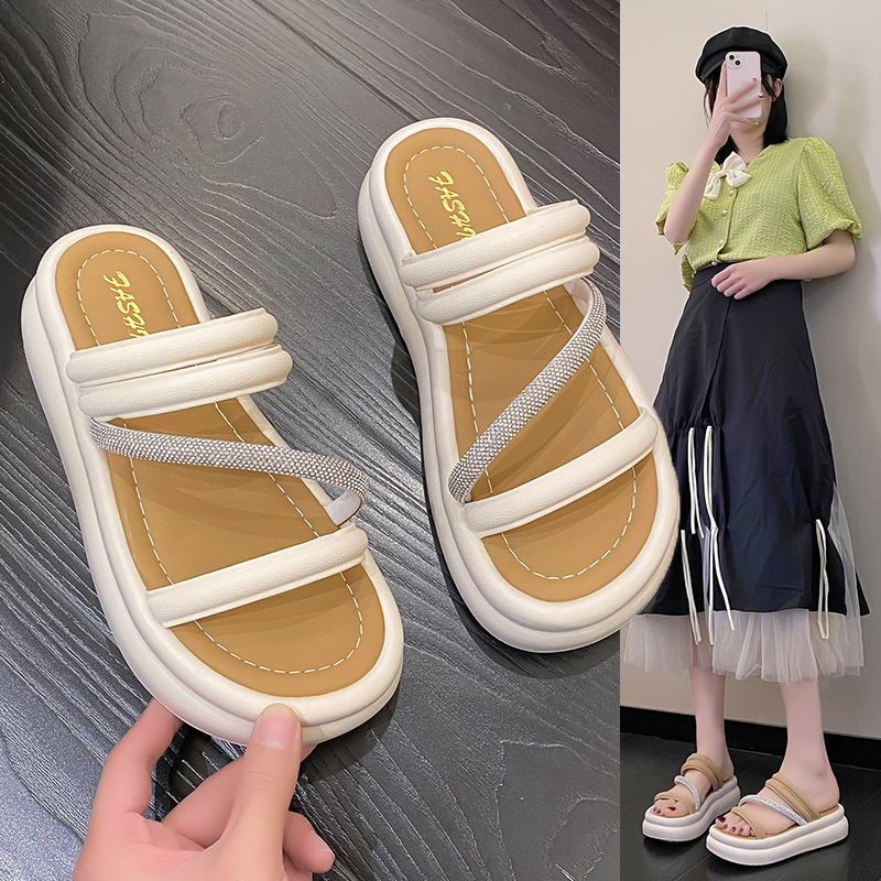 Designer New Women s Fashion Trend Anti slip Wear resistant Comfortable New Soft Sole Flat Outdoor Beach Sandals Indoor Slippers