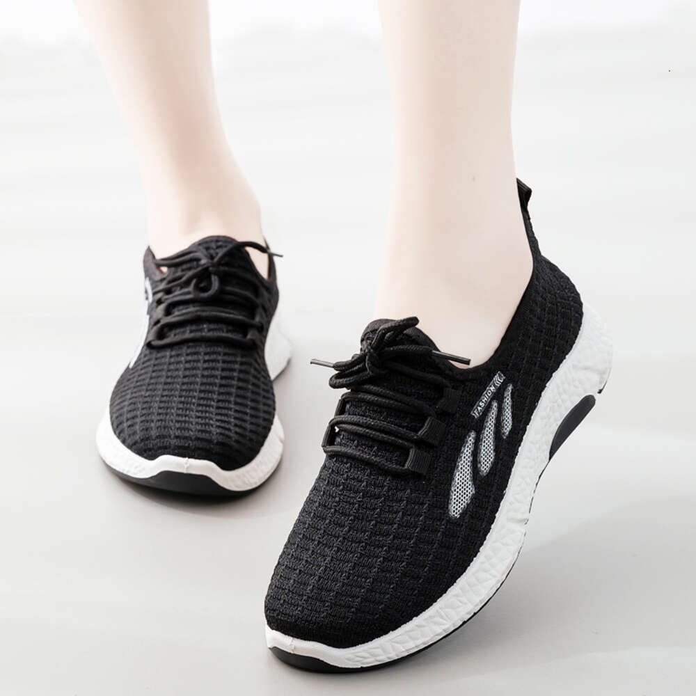 Sports for women in spring/summer 2024, new mother's women's casual walking shoes, running and flying weaving shoes ddmythur