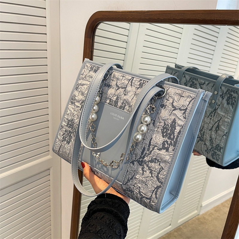 Women's New Personalized Sea Salt Blue Pattern Cloth Large Capacity Commuting Tote Bag with High Quality and Small Crowd Women's Bag