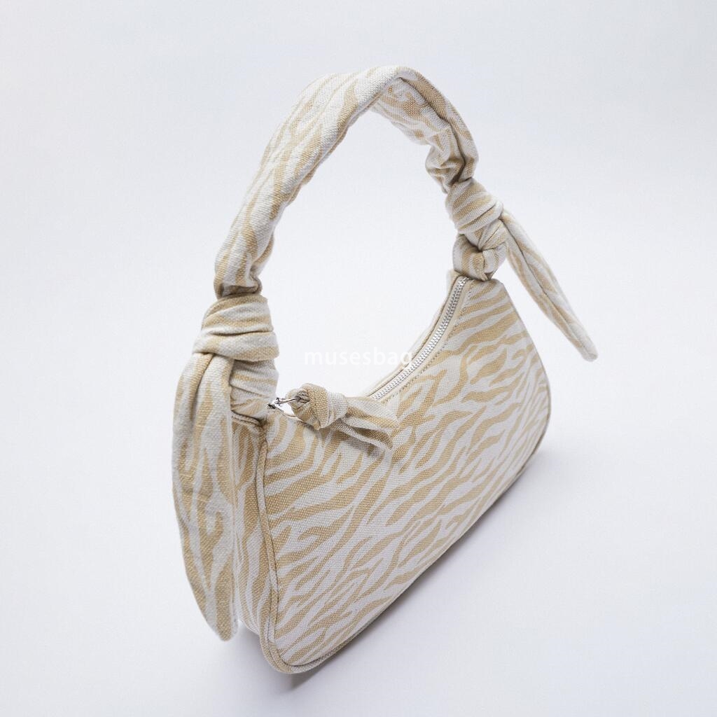 New Womens Bag New Advanced French Stick Bag Fashionable Canvas Bag Printed Retro One Shoulder Underarm Bag Essential Handbag for Commuting