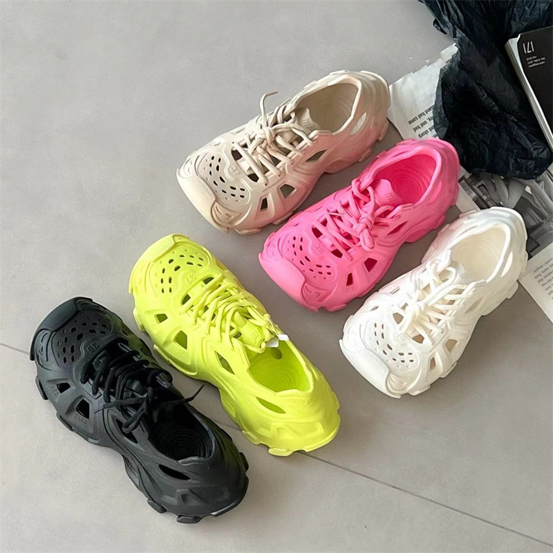 slip 2024 Summer New Comfortable Anti odor Hollow Fashion Womens Hole Shoes Soft Thick Sole Sports Sandals Free of Shipping Lhshoe