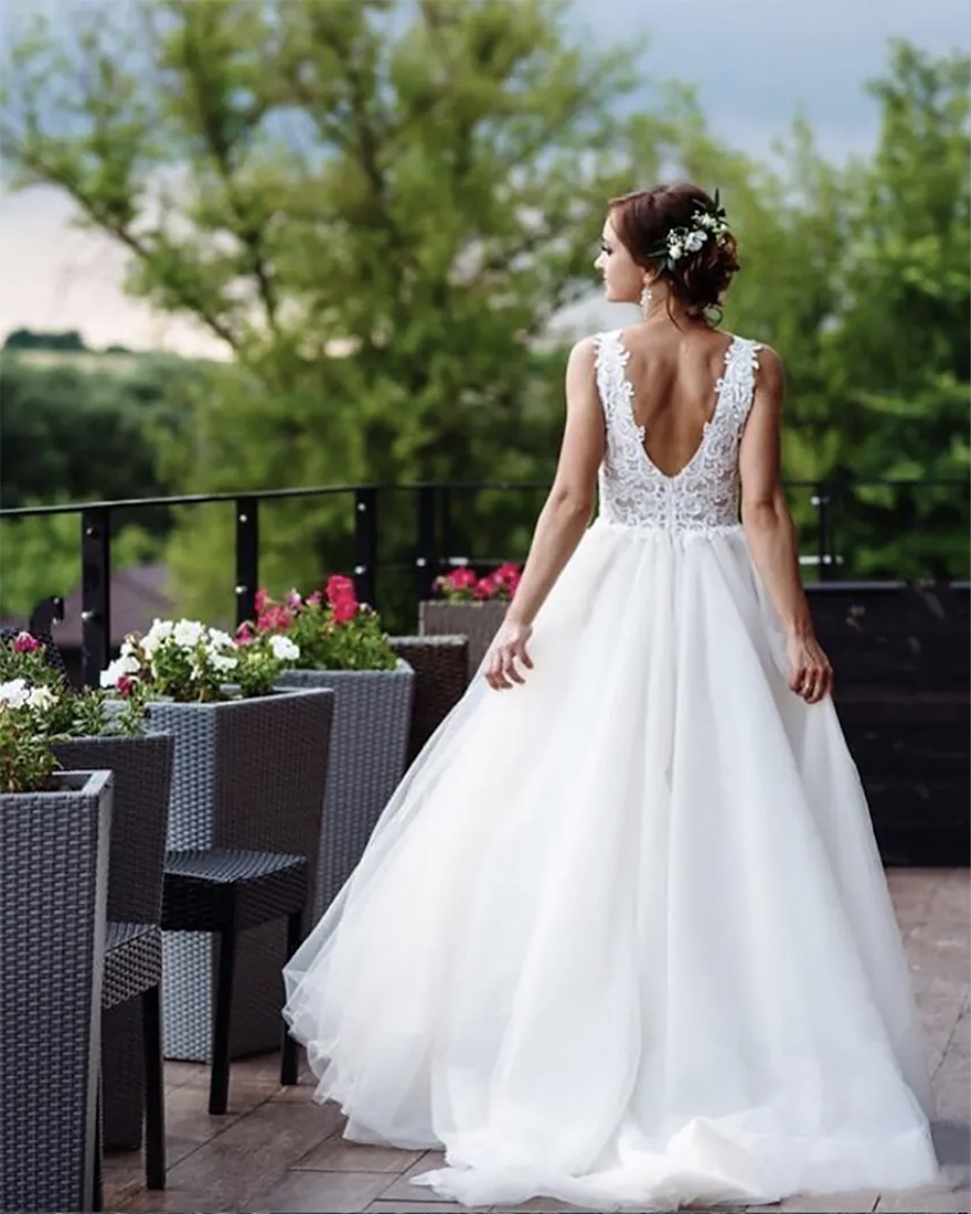 Summer Wedding Dresses V Neck Backless Sweep Train A Line Appliques Lace Beads Garden Beach Boho Country Bridal Gowns robes de mariee