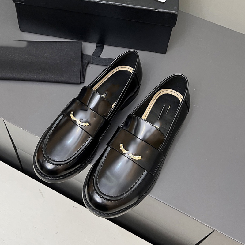 Womens Lambskin Loafers Dress Shoes Designer Flat Heels Round Toe Slip On Ballet Flats Rhinestone Hardware Vintage Moccasins Sandals Pink Platforms Leisure Shoes