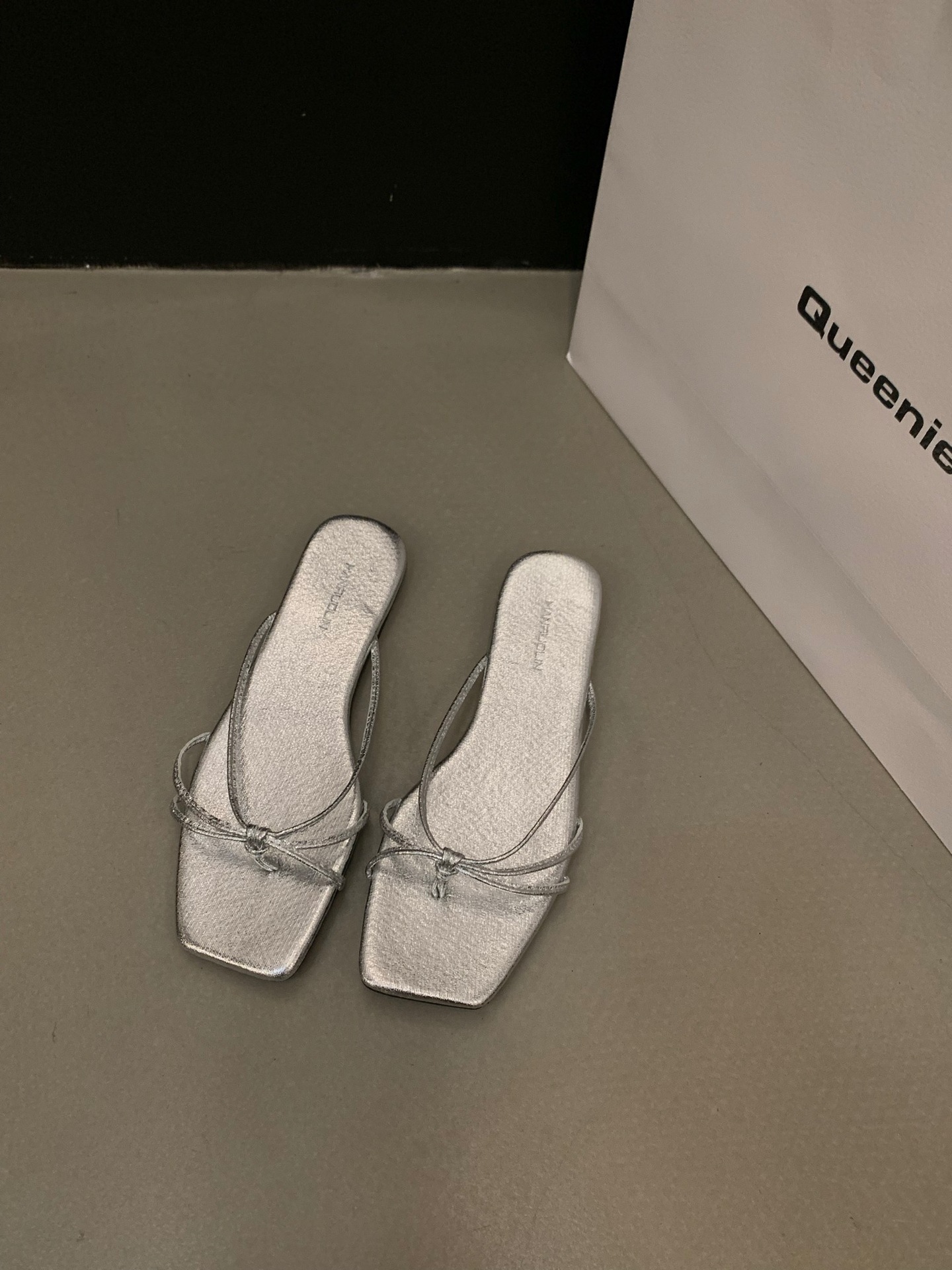 Fashion French Flats Flip-Flops Casual Shoes Summer Beach Slippers Silver Sandals Rubber Bottom