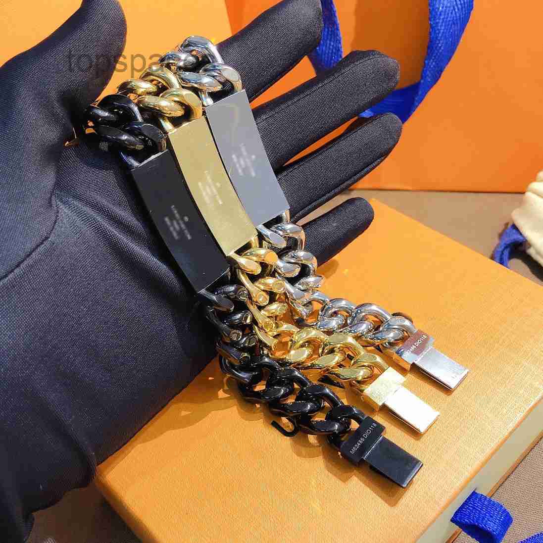 Fashion Bracelets Men Women Bangle Wristband Cuff Chain 1 1 Designer Letter Jewelry 18K Gold Plated Silver Black Stainless steel Wedding Lovers Gift Bracelet 20cm