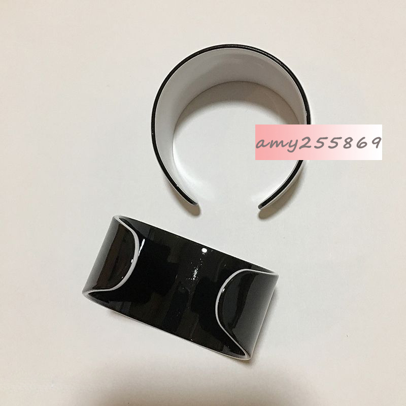 Party favor fashion black and white acrylic simple bracelets C letter hand chain party gifts