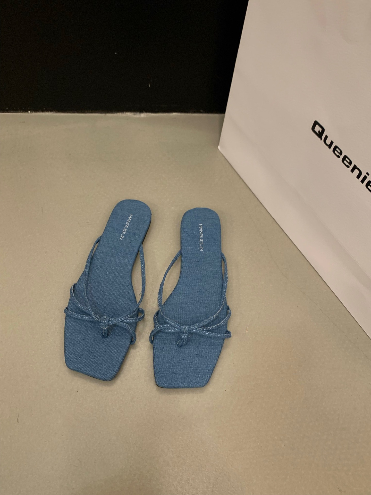 Fashion French Flats Flip-Flops Casual Shoes Summer Beach Slippers Silver Sandals Rubber Bottom