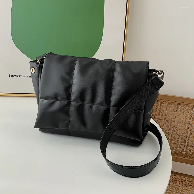 2025 NEW Shoulder Bags Vintage Embroidered Plaid Bag Female Soft Leather Crossbody Flap Messenger Designer Armpit Handbag zhanyishengli